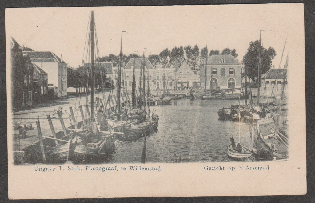 willemstad gezicht op het arsenaal en schepen, Verzenden, Voor 1920, Ongelopen, Noord-Brabant