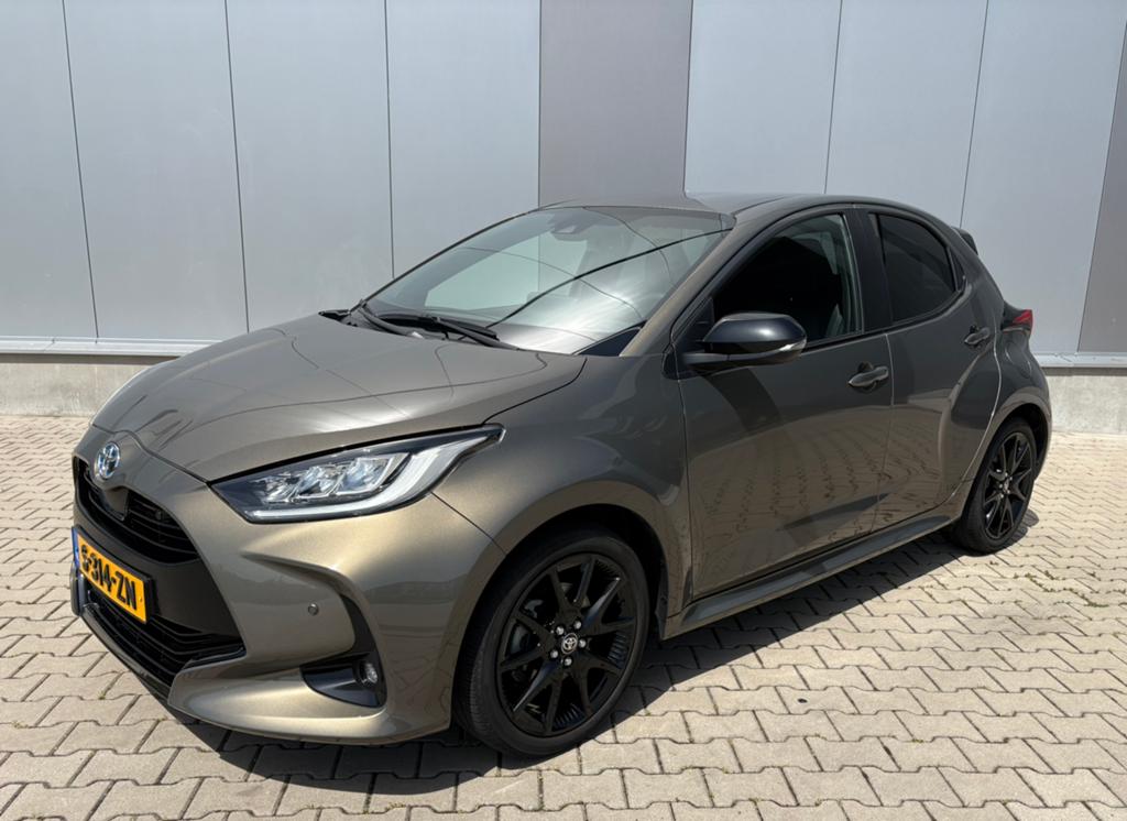 Toyota Yaris 1.5 Hybrid 116pk CVT 2023 Executive, 450 kg, Euro 6, Lichtsensor, Grijs