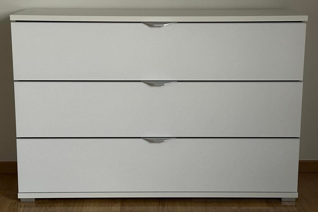 Witte ladekast met drie lades, Ophalen, Kunststof, 100 tot 150 cm, Zo goed als nieuw