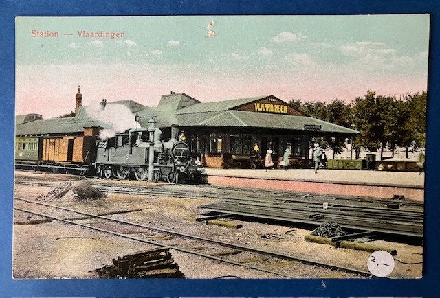 Vlaardingen, Station met stoomtrein ingekleurde fotokaart, Ophalen of Verzenden, 1920 tot 1940, Ongelopen, Zuid-Holland