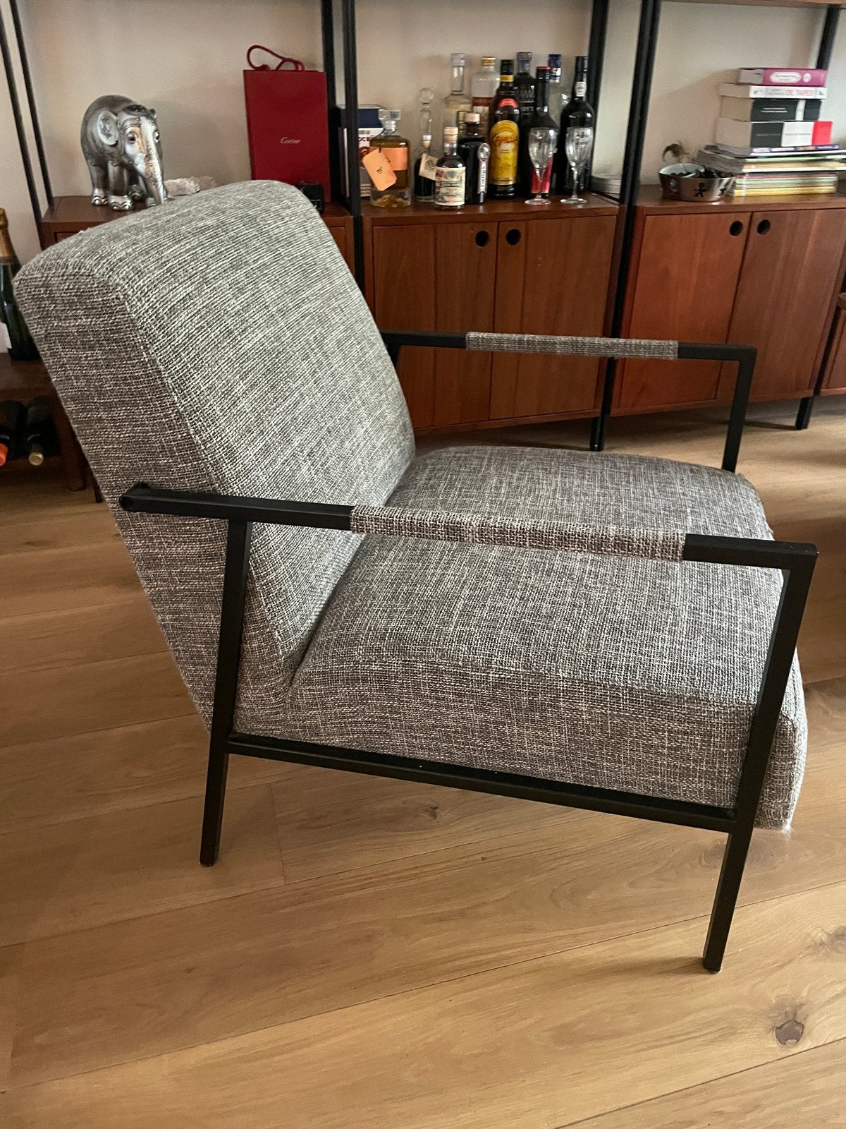 Comfortabele fauteuil met metalen frame en stoffen bekleding, Huis en Inrichting, Ophalen, Gebruikt, 75 tot 100 cm, Metaal