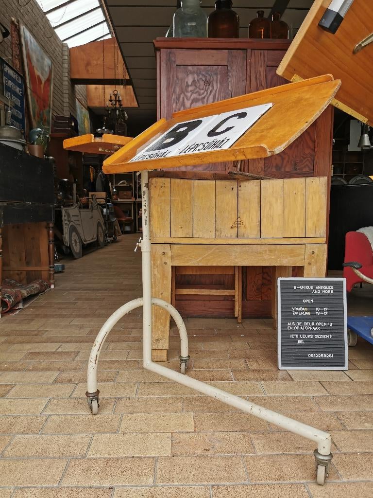 Vintage bedtafel/leestafel/menukaart, Ophalen