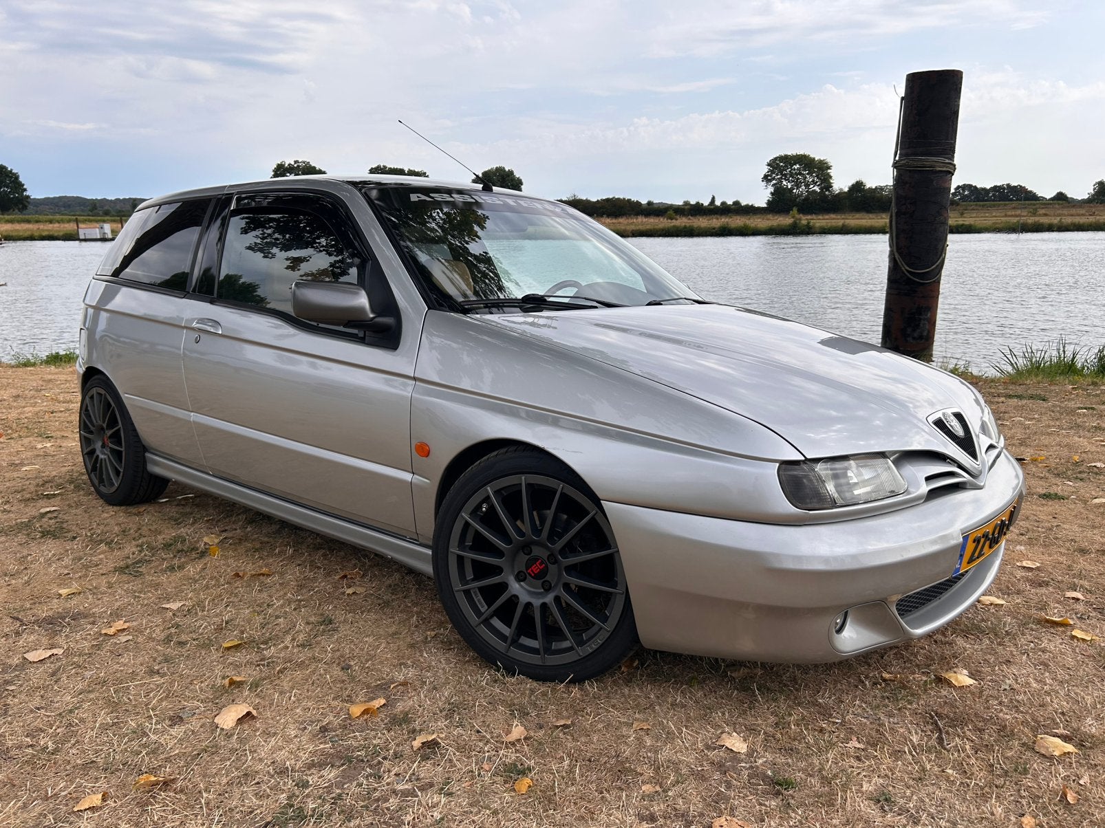Alfa Romeo 145 1.4 Twin Spark 16V 2000 Grijs, Auto's, Alfa Romeo, Beige, 4 cilinders, 49 €/maand, 103 pk