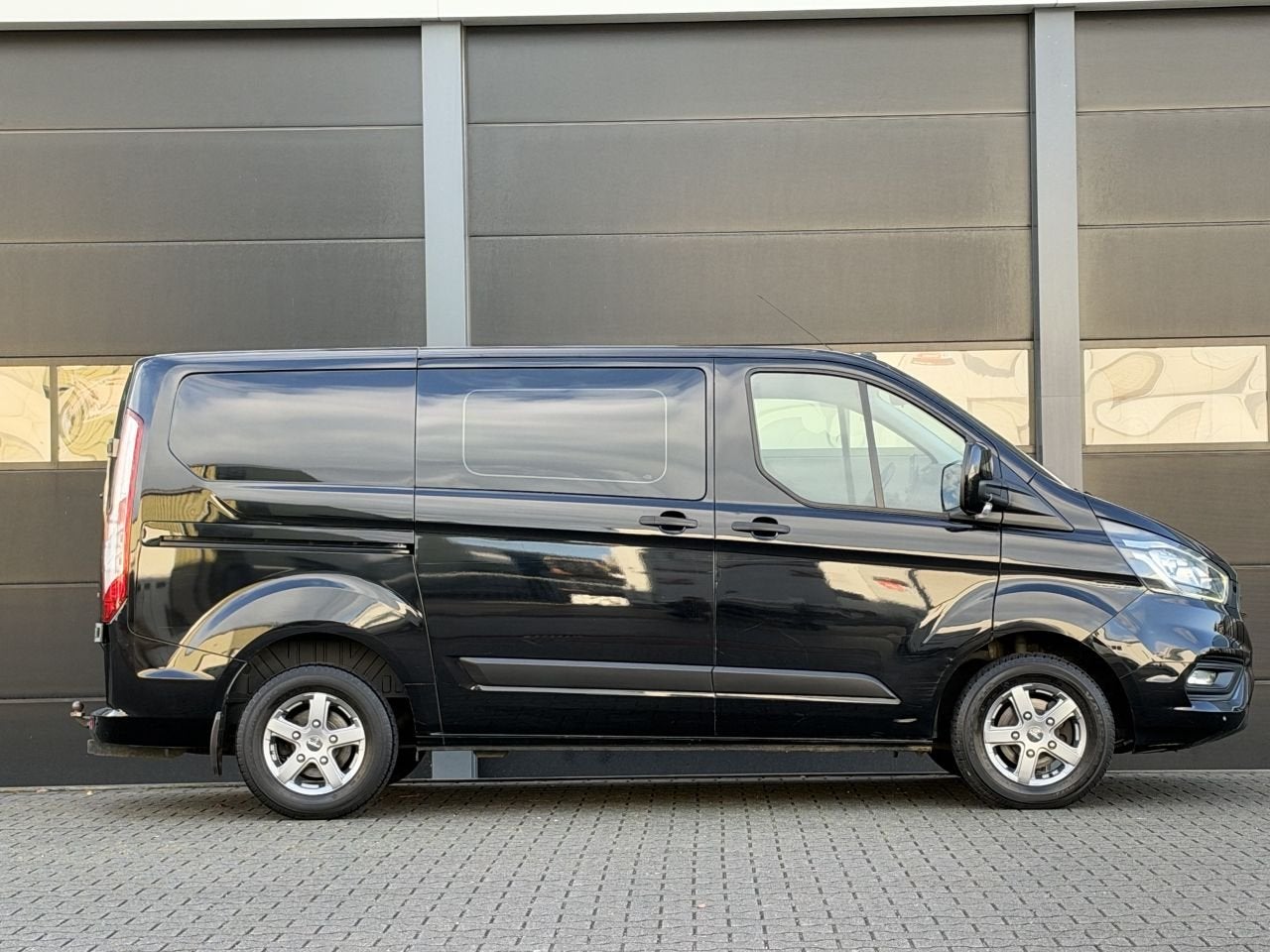 Ford Transit Custom 2.0 TDCI DC 6-PERS Camera EURO-6, Euro 6, Zwart, Bedrijf, Ford