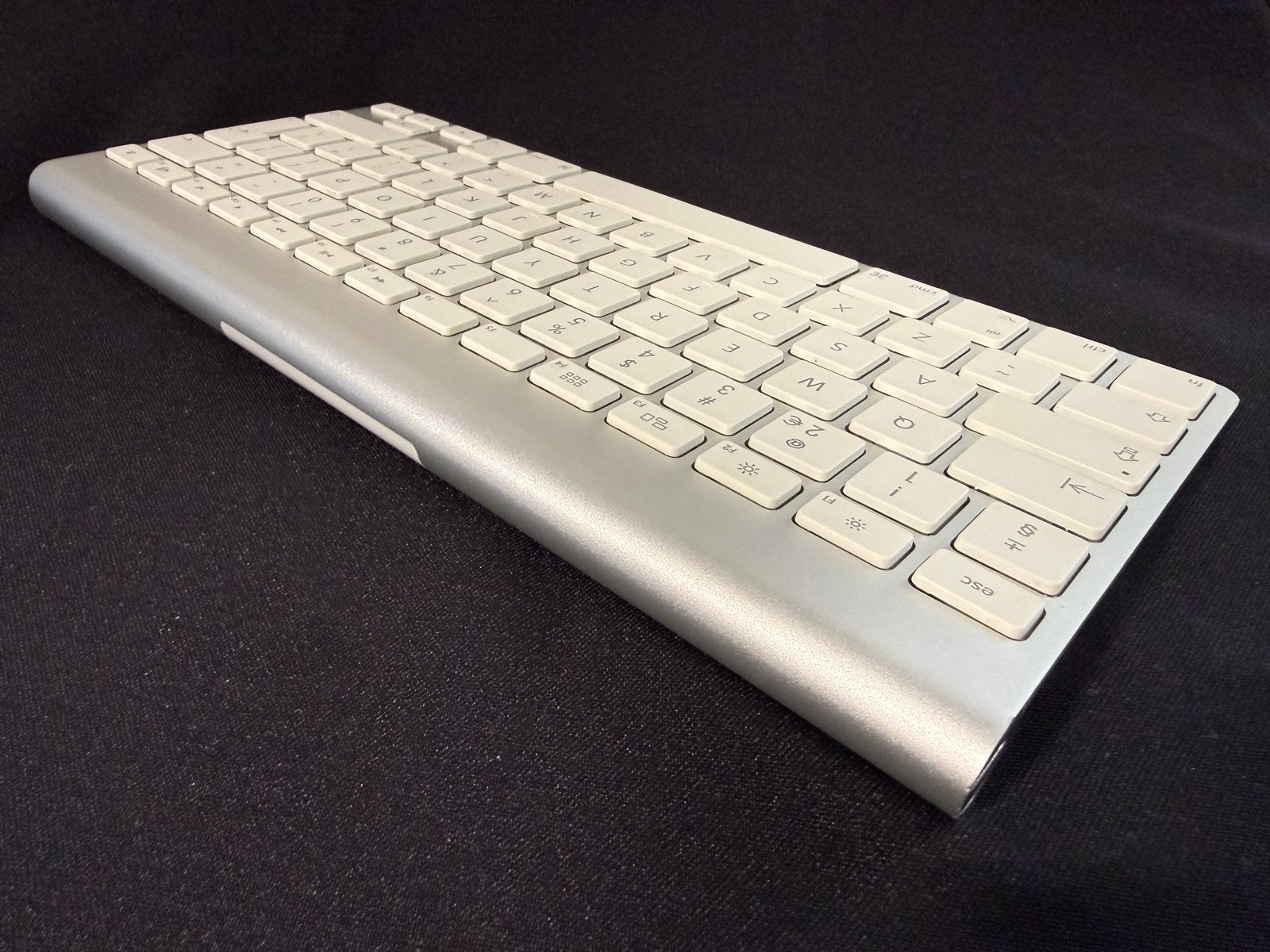 Apple Magic Keyboard A1314 Draadloos Nieuwstaat toetsenbord, Computers en Software, Toetsenborden, Ophalen, Qwerty, Zo goed als nieuw