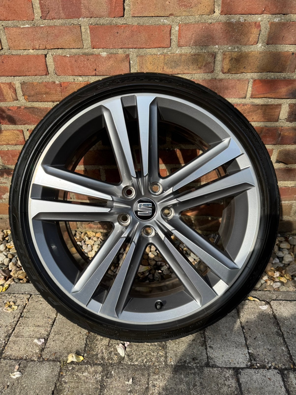 SEAT Leon Cupra 19 inch Pirelli zomer velgen grijs gepolijst, Auto-onderdelen, Banden en Velgen, 19 inch, Banden en Velgen, Ophalen of Verzenden