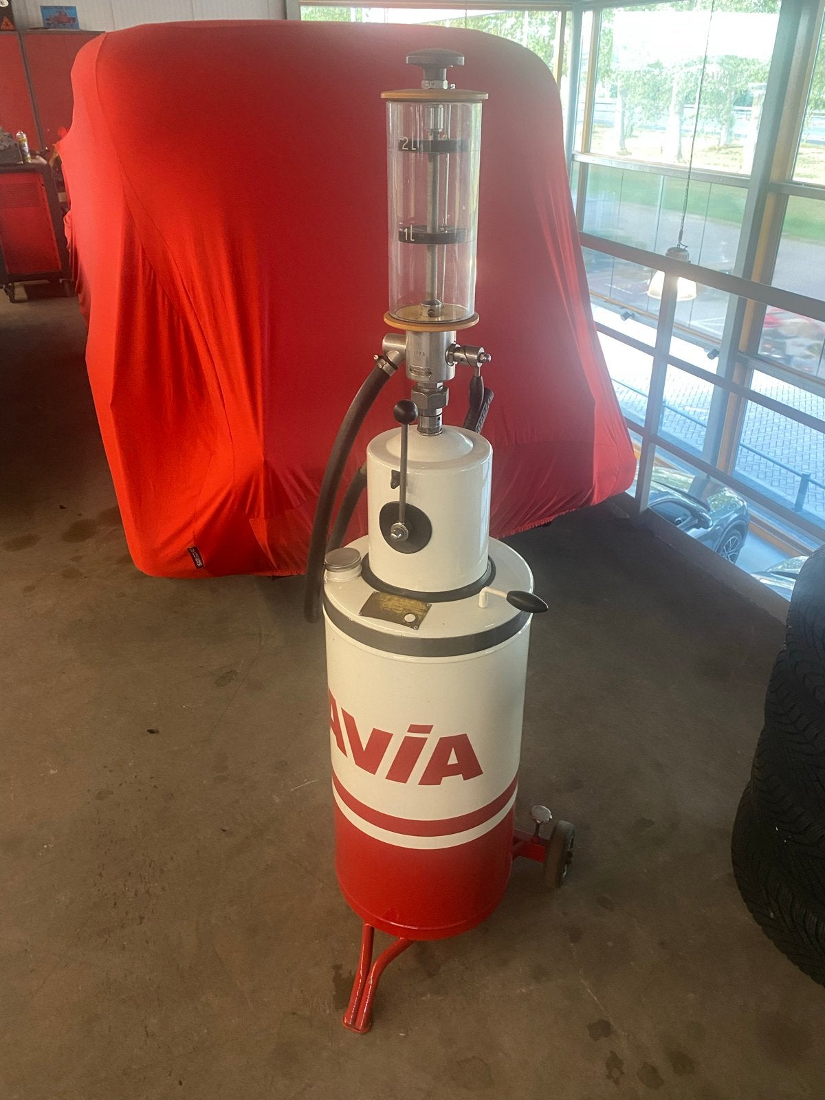 Vintage AVIA Oliepomp uit 1961 - Uniek Garage Decor, Ophalen
