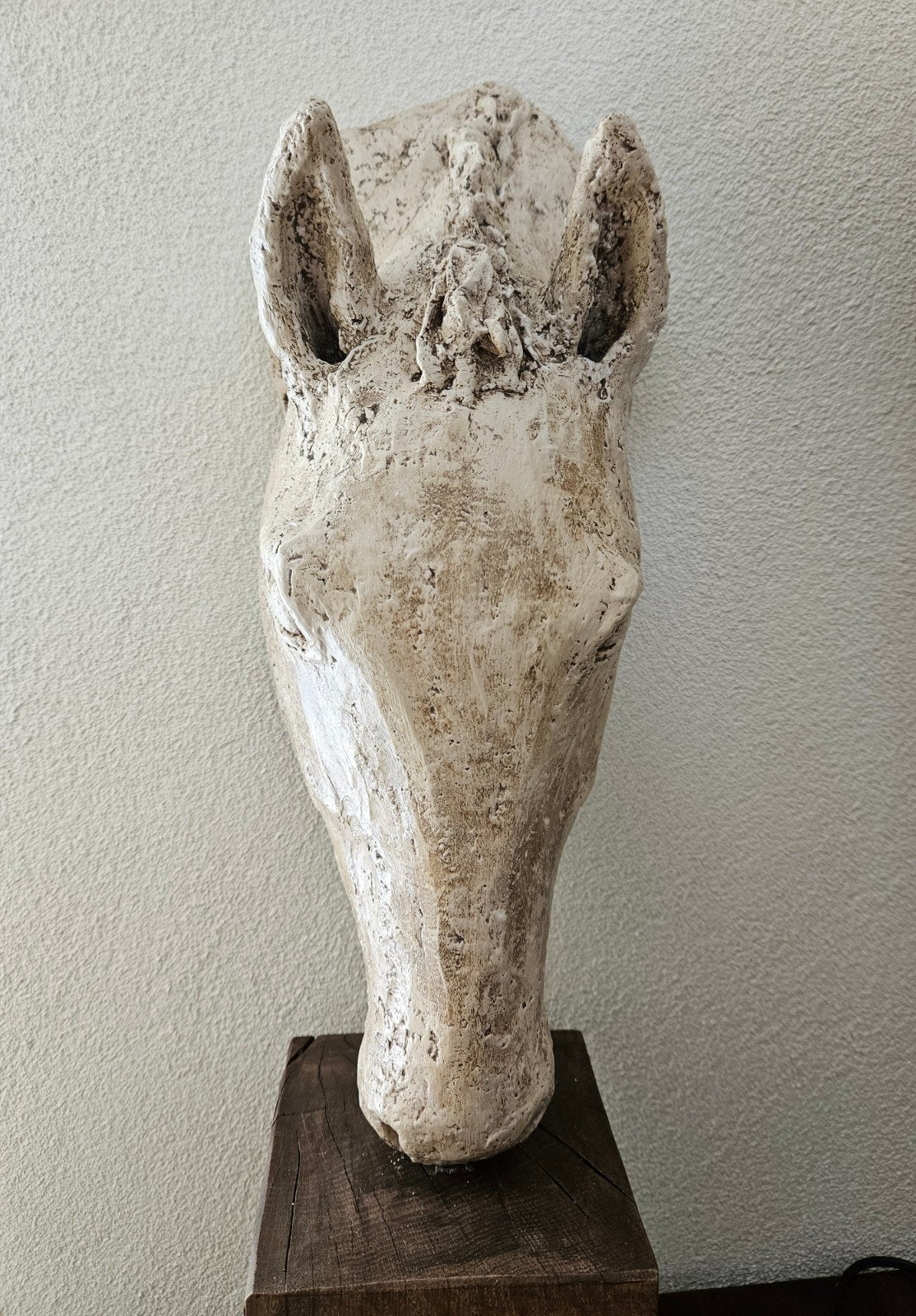 Groot Keramiek Paardenhoofd op Eikenhouten Sokkel, Antiek en Kunst, Antiek | Keramiek en Aardewerk, Ophalen