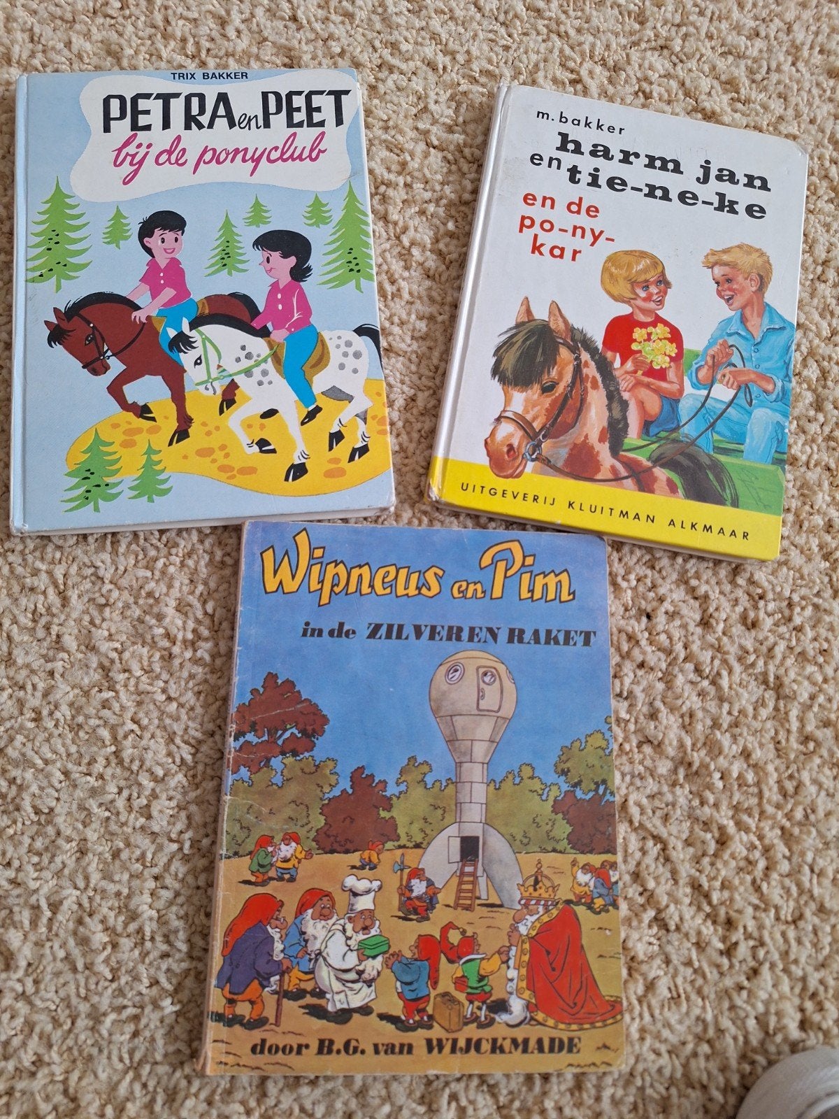3 Vintage Kinderboeken: Ponyclub, Ponykar & Zilveren Raket, Ophalen of Verzenden, Gelezen, Trix Bakker, M. Bakker, B.G. van Wijckmade