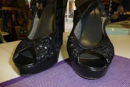Stuart Weitzman schoenen peeptoe zwarte pumps kant 40 25550, Kleding | Dames, Schoenen, Pumps, ., Ophalen of Verzenden, Zo goed als nieuw