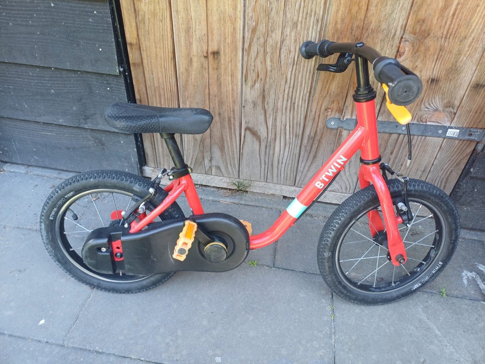 B'Twin kinder(loop)fiets, Ophalen, Zijwieltjes, Gebruikt, Velgrem