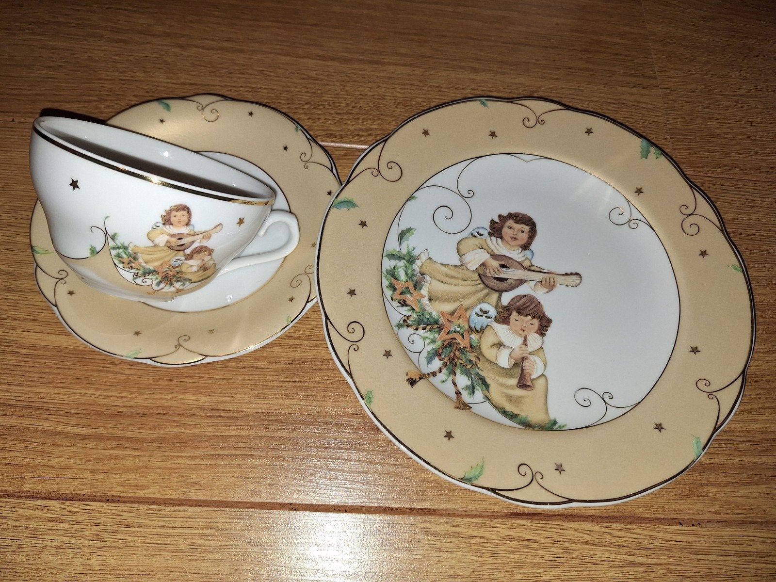 Goebel Kerstservies - Engelen Kop en Schotel met Bord, Vintage, Ophalen of Verzenden, Zo goed als nieuw, Bord(en)