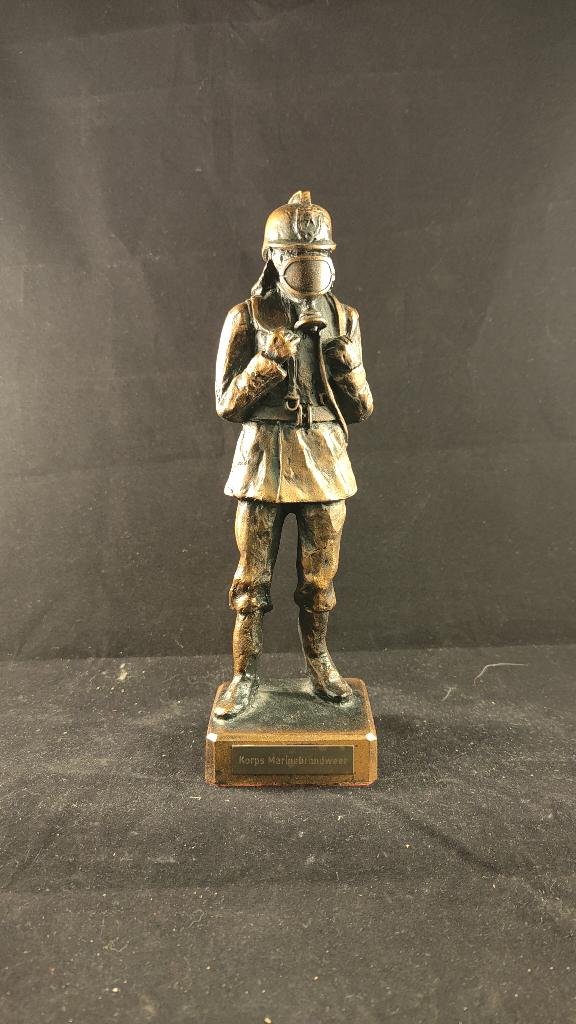 Beeldje brandweerman brons, Verzamelen, Beelden en Beeldjes, Ophalen of Verzenden, Zo goed als nieuw, Mens
