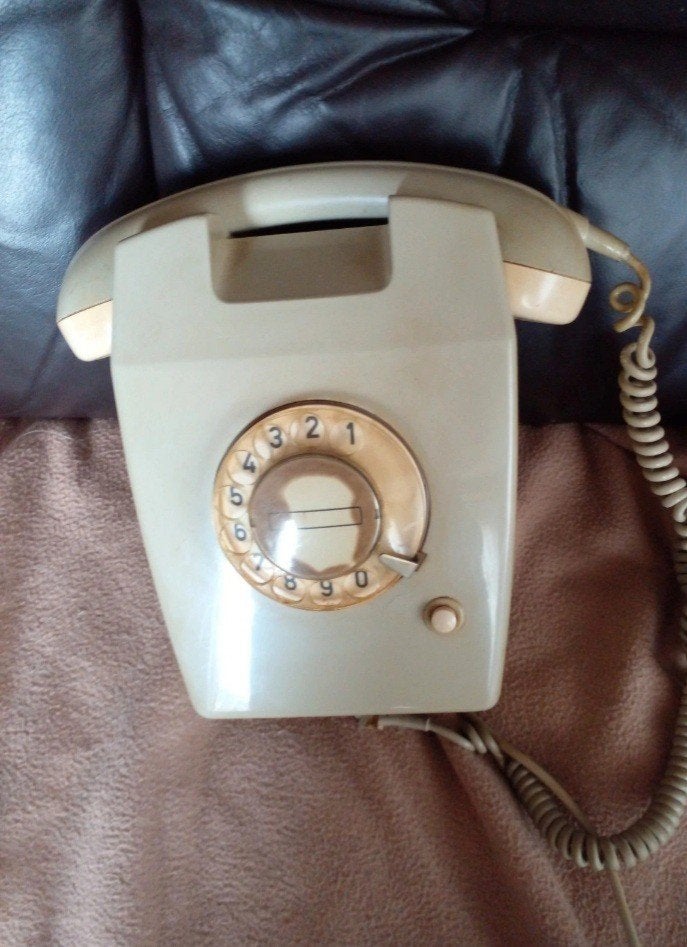 Vintage wandtelefoon met draaischijf - Jaren '70 design, Telecommunicatie, Ophalen of Verzenden, Gebruikt, Met draaischijf