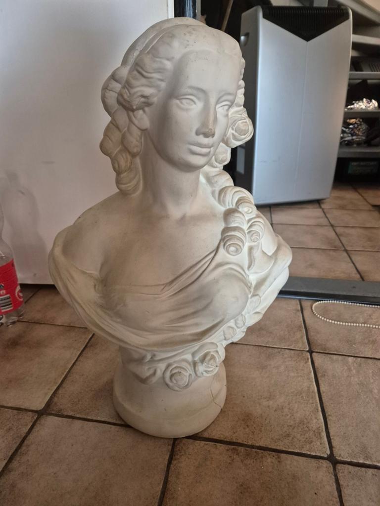 Vrouwe beeld, Ophalen, Zo goed als nieuw, Dier
