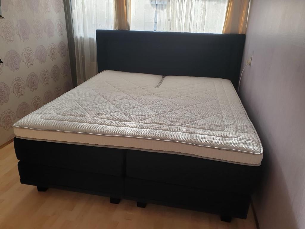 Elektrische Swiss sense boxspring, Huis en Inrichting, Slaapkamer | Boxsprings, Ophalen, Zo goed als nieuw, Tweepersoons