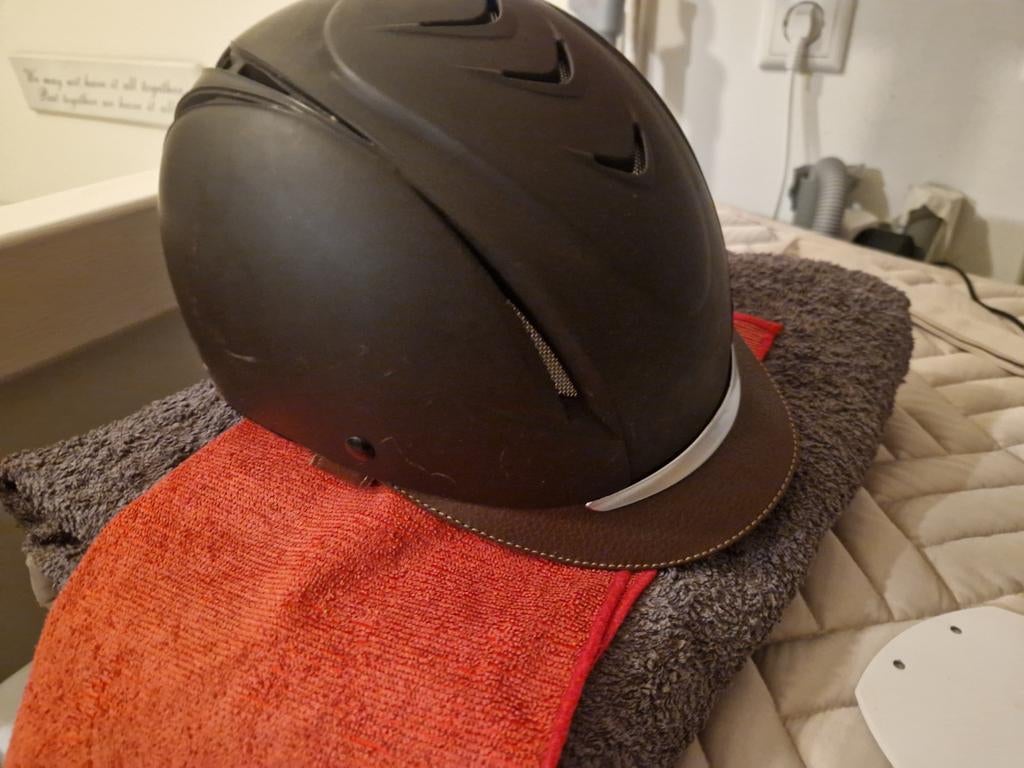 Cap bruin verstelbaar, Dieren en Toebehoren, Paardrijkleding, Ophalen of Verzenden, Zo goed als nieuw, Overige soorten, Cap