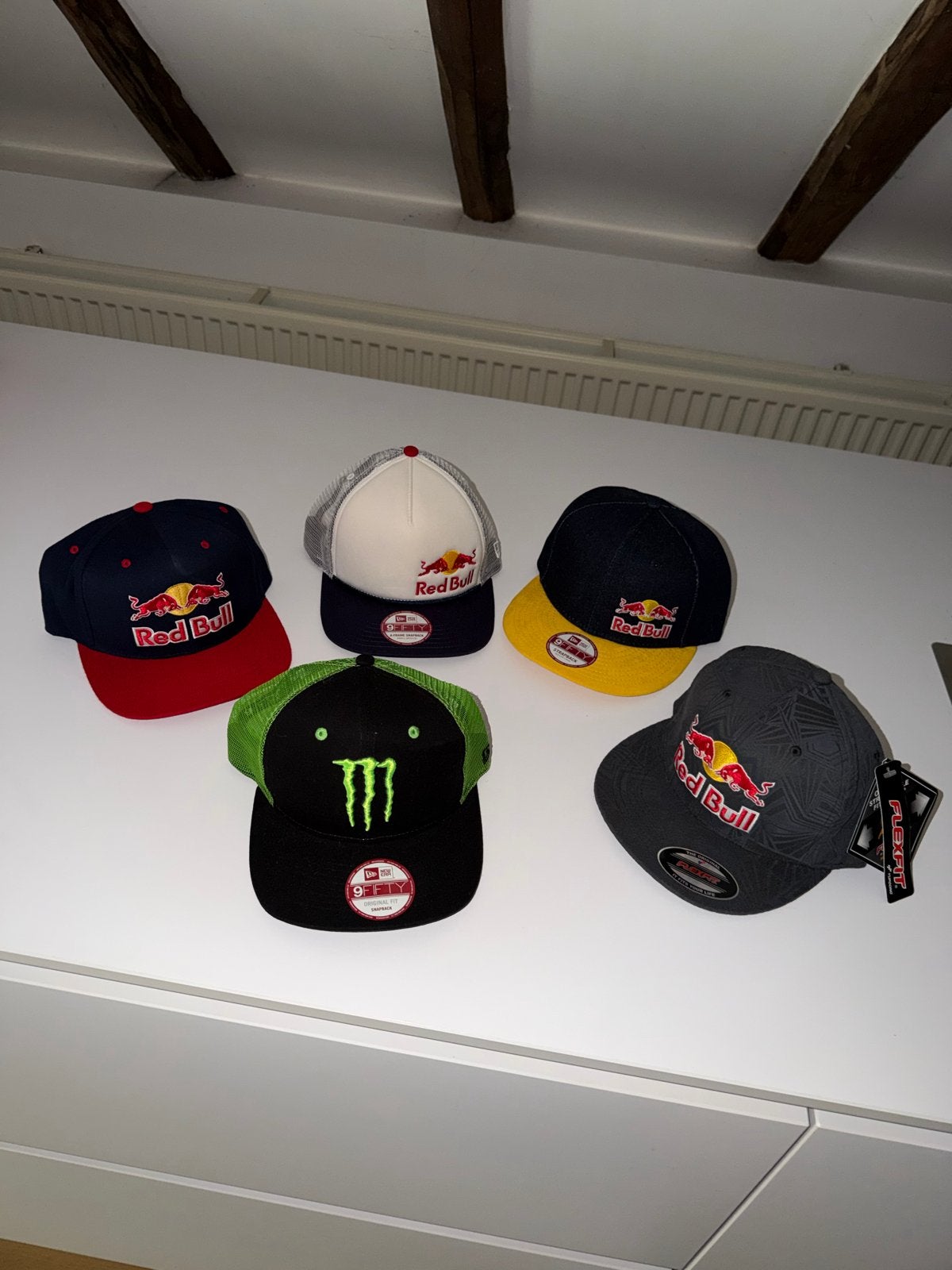 Exclusieve Red Bull / Monster Atleet Caps, Ophalen of Verzenden, Zo goed als nieuw, One size fits all, Pet