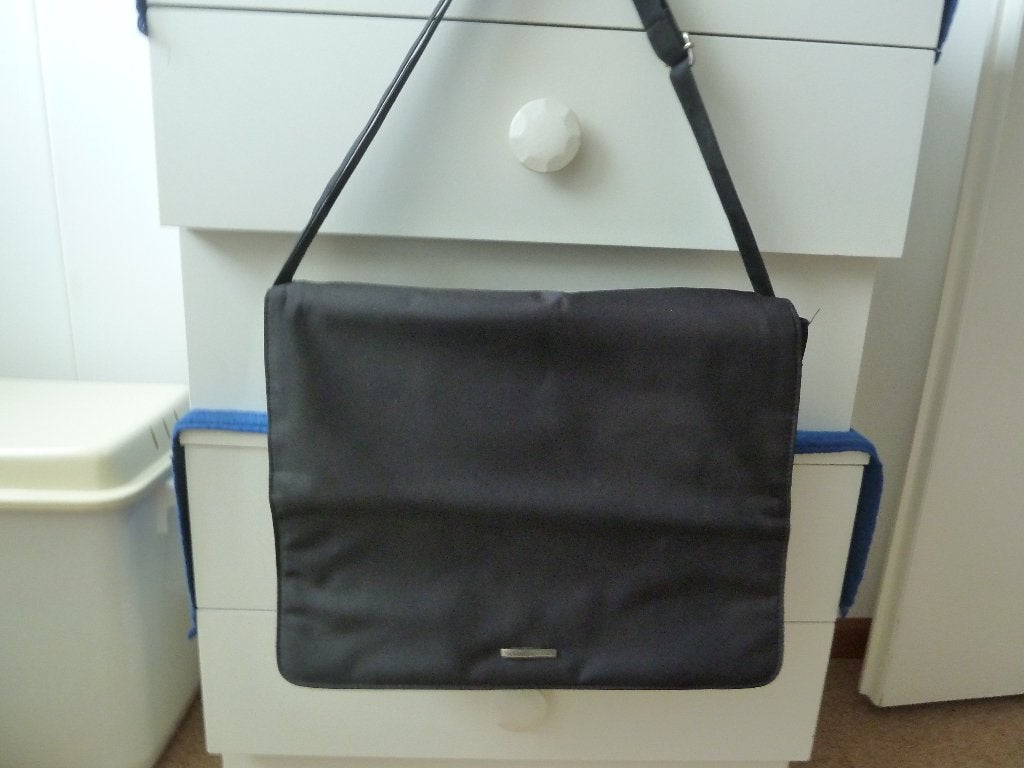 Schoudertas geschikt voor A4 of laptop z.g.a.n., Sieraden, Tassen en Uiterlijk, Ophalen of Verzenden, Zo goed als nieuw, Zwart