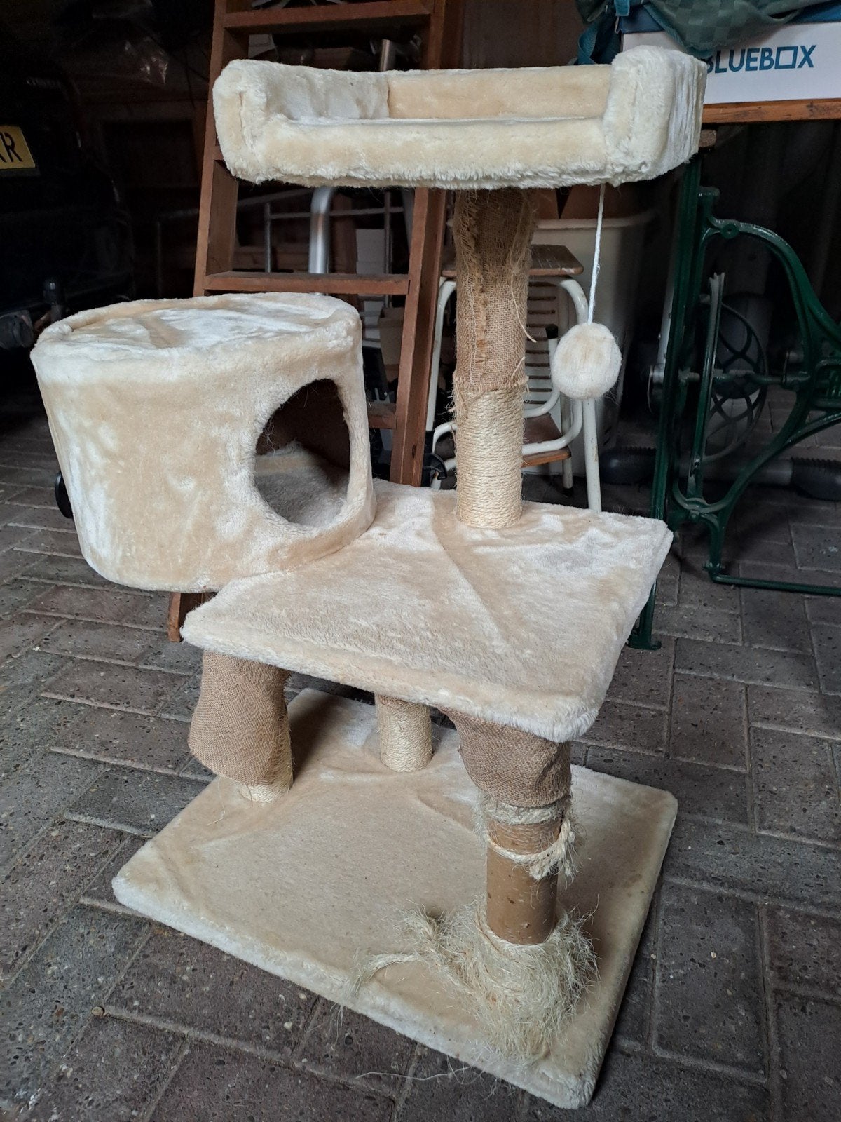 Gratis kattenkrabpaal ( gereserveerd), Dieren en Toebehoren, Ophalen, Gebruikt
