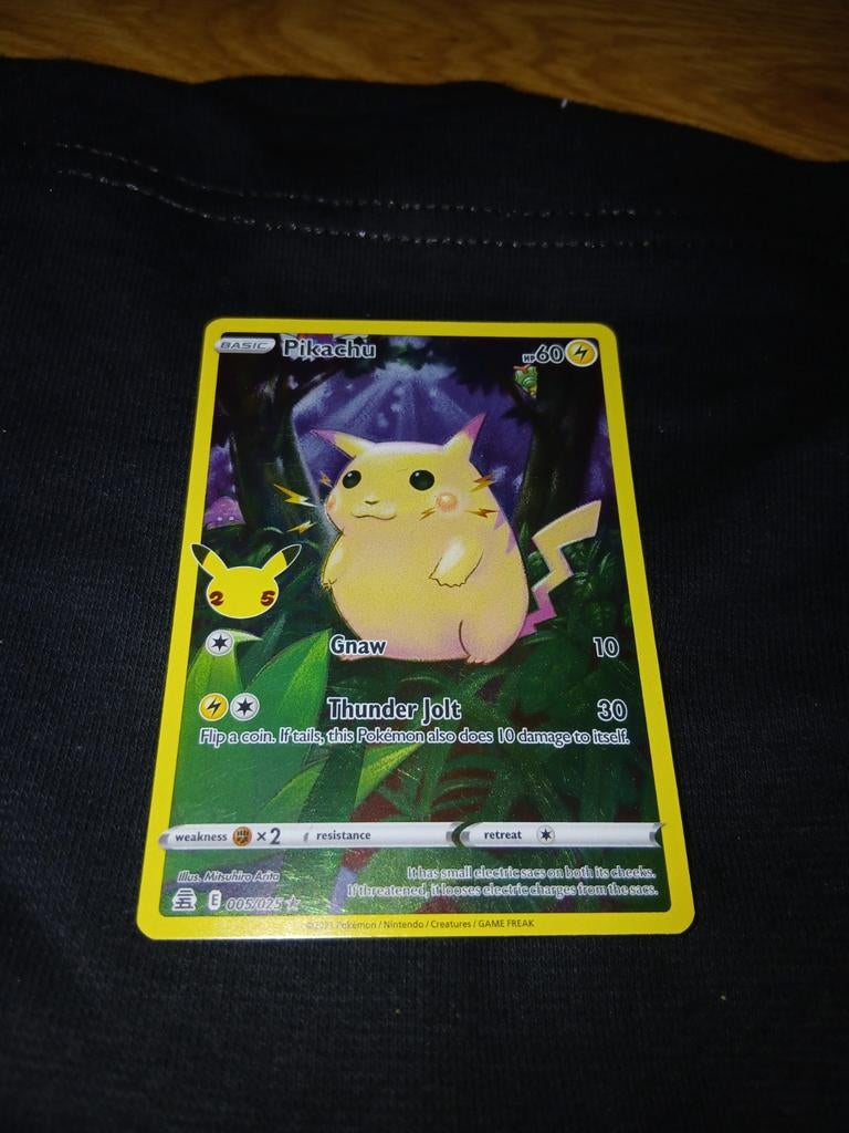 Pikachu holo kaart, Hobby en Vrije tijd, Verzamelkaartspellen | Pokémon, Ophalen of Verzenden, Nieuw, Losse kaart, Foil