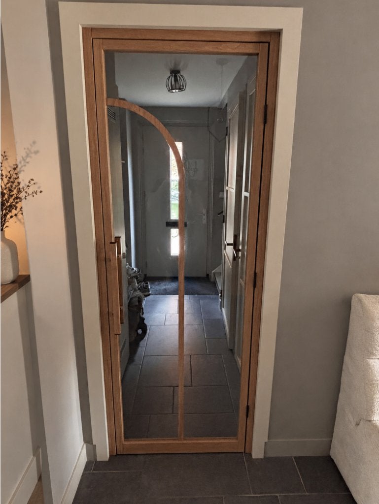 Enkele stalen scharnierdeur met houtlook