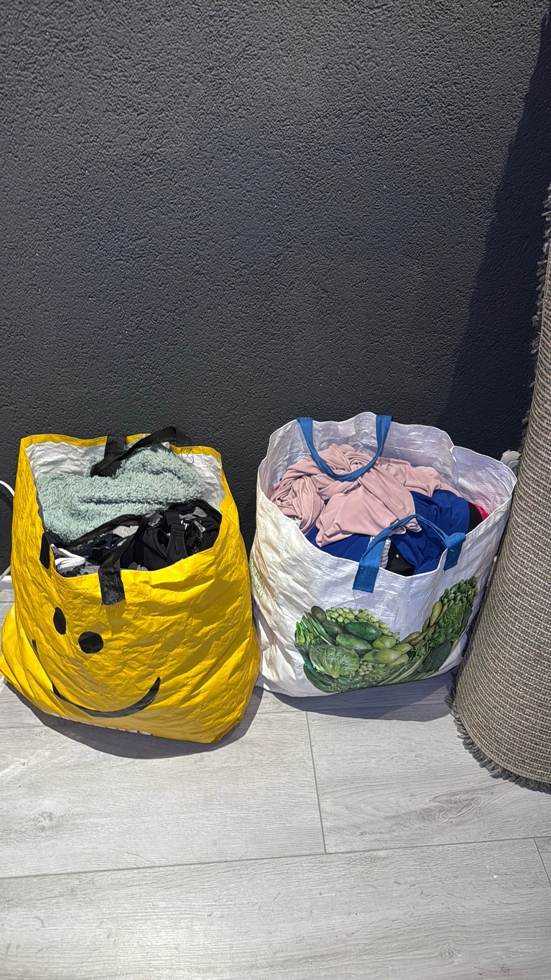 2 tassen met vrouwen kleding, Ophalen, Zo goed als nieuw, Maat 36 (S)