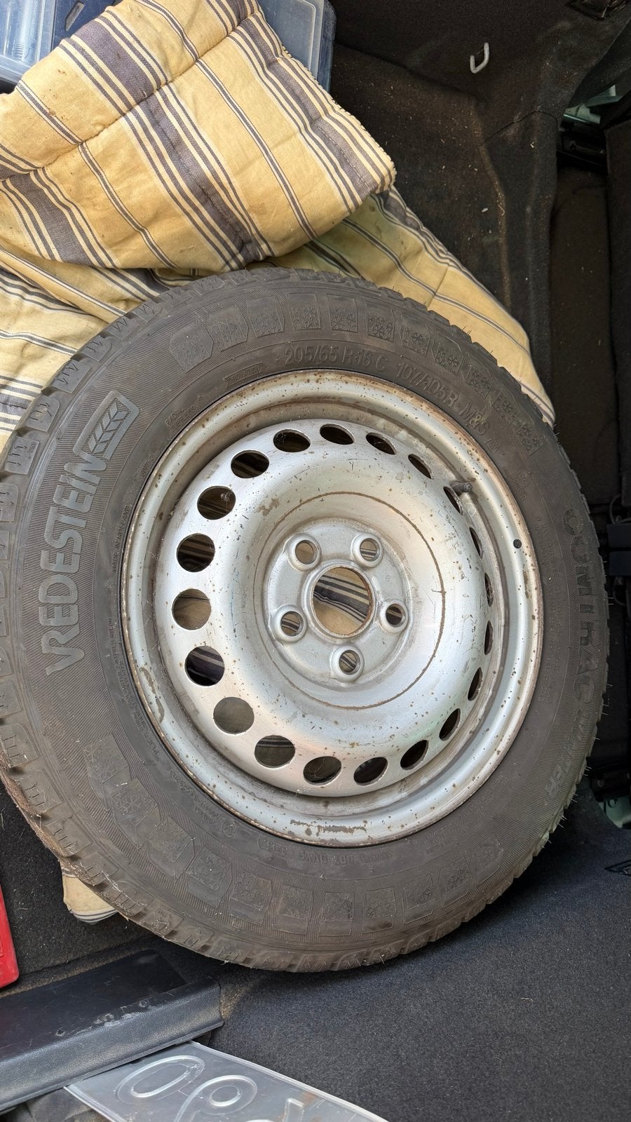 Volkswagen Transporter winterband 205/65 R16C op stalen velg, Ophalen, Gebruikt