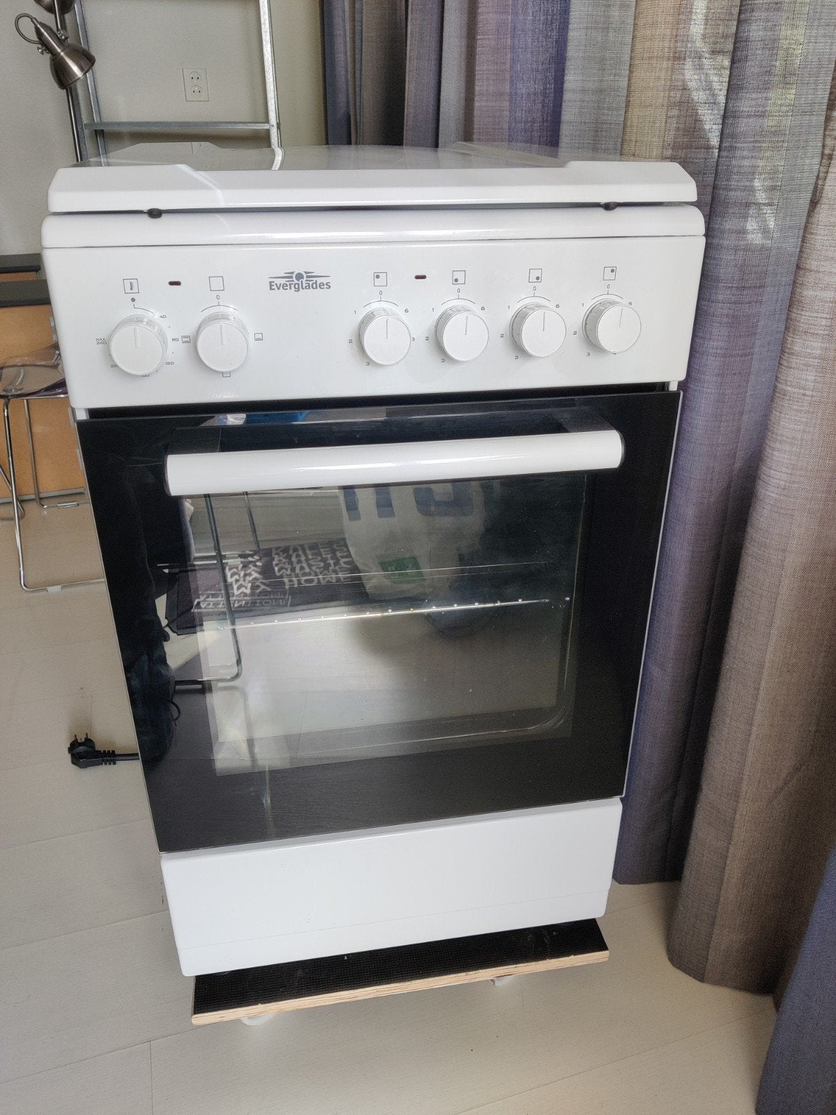 Everglades elektrisch fornuis, Witgoed en Apparatuur, Ophalen, Gebruikt, 4 kookzones, 85 tot 90 cm
