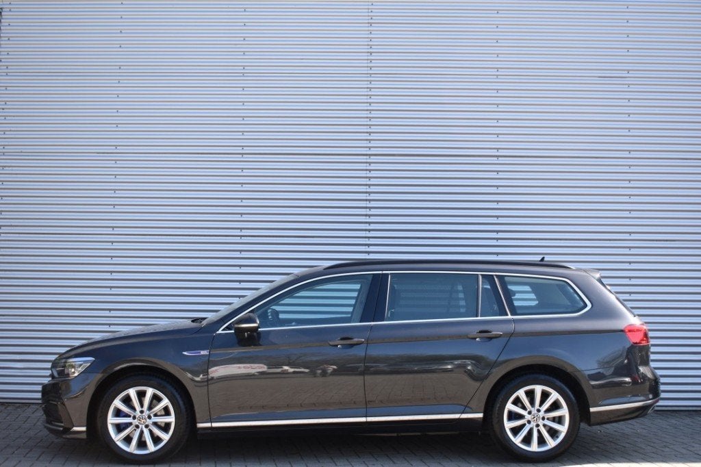 Volkswagen PASSAT 1.4 TSI PHEV GTE / ADAP. CRUISE / P.CAM. /, Auto's, Volkswagen, 4 cilinders, 157 pk, Plug-in hybride, Hybride Elektrisch/Benzine