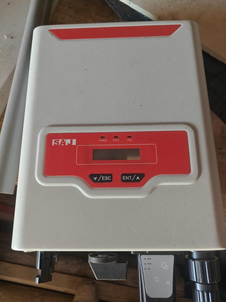 Te koop SAJ pv omvormer incl 3 stuks pv panelen, Ophalen