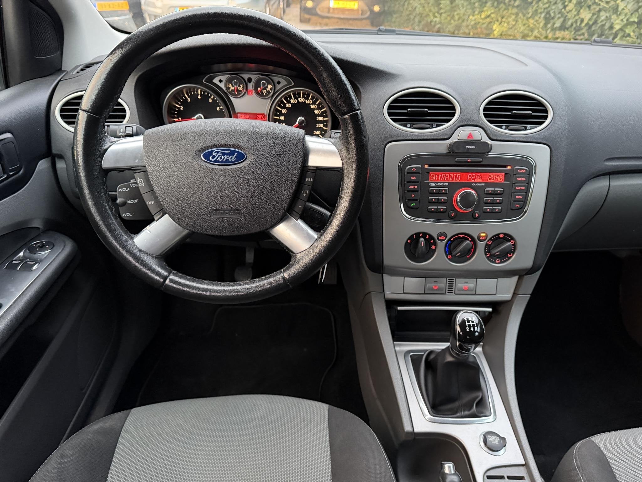 Foto 12 van Ford Focus Wagon 1.6 Comfort | Airco | Cruise Control | LMV
