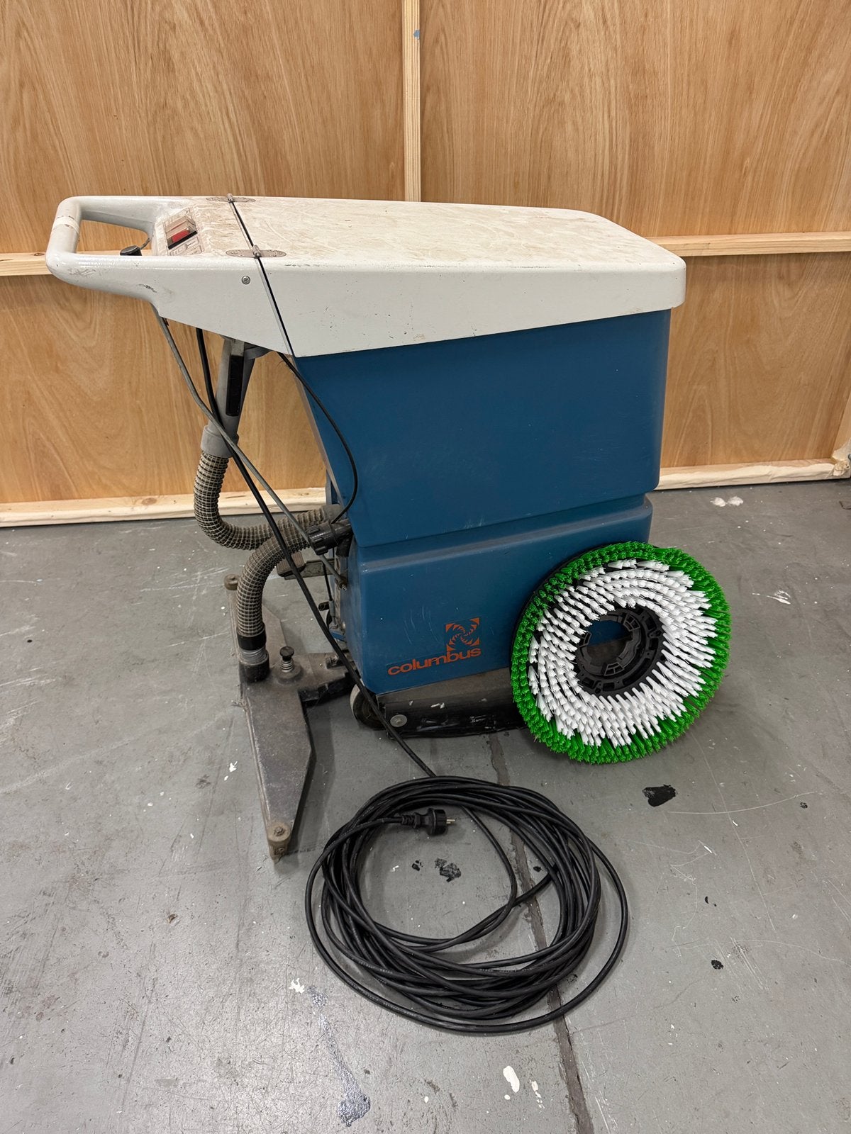 Columbus bortel machine, Ophalen, Gebruikt, Schrobmachine
