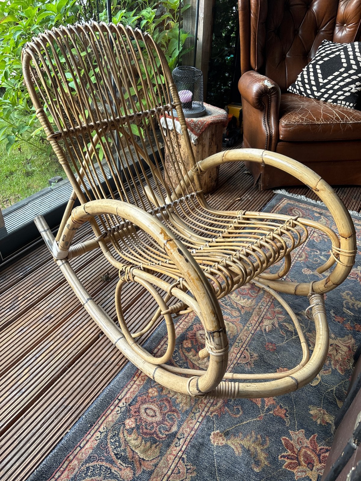 Vintage rotan schommelstoel, Huis en Inrichting, Ophalen, Gebruikt, Bruin, Riet of Rotan