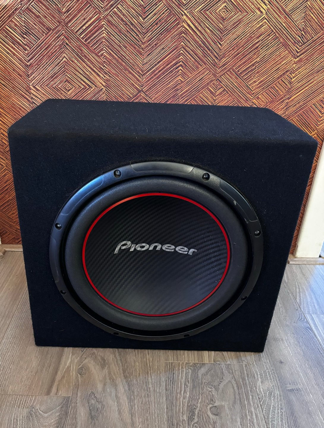 Pioneer Subwoofer in carbon stijl in subwooferkist, Ophalen, Gebruikt