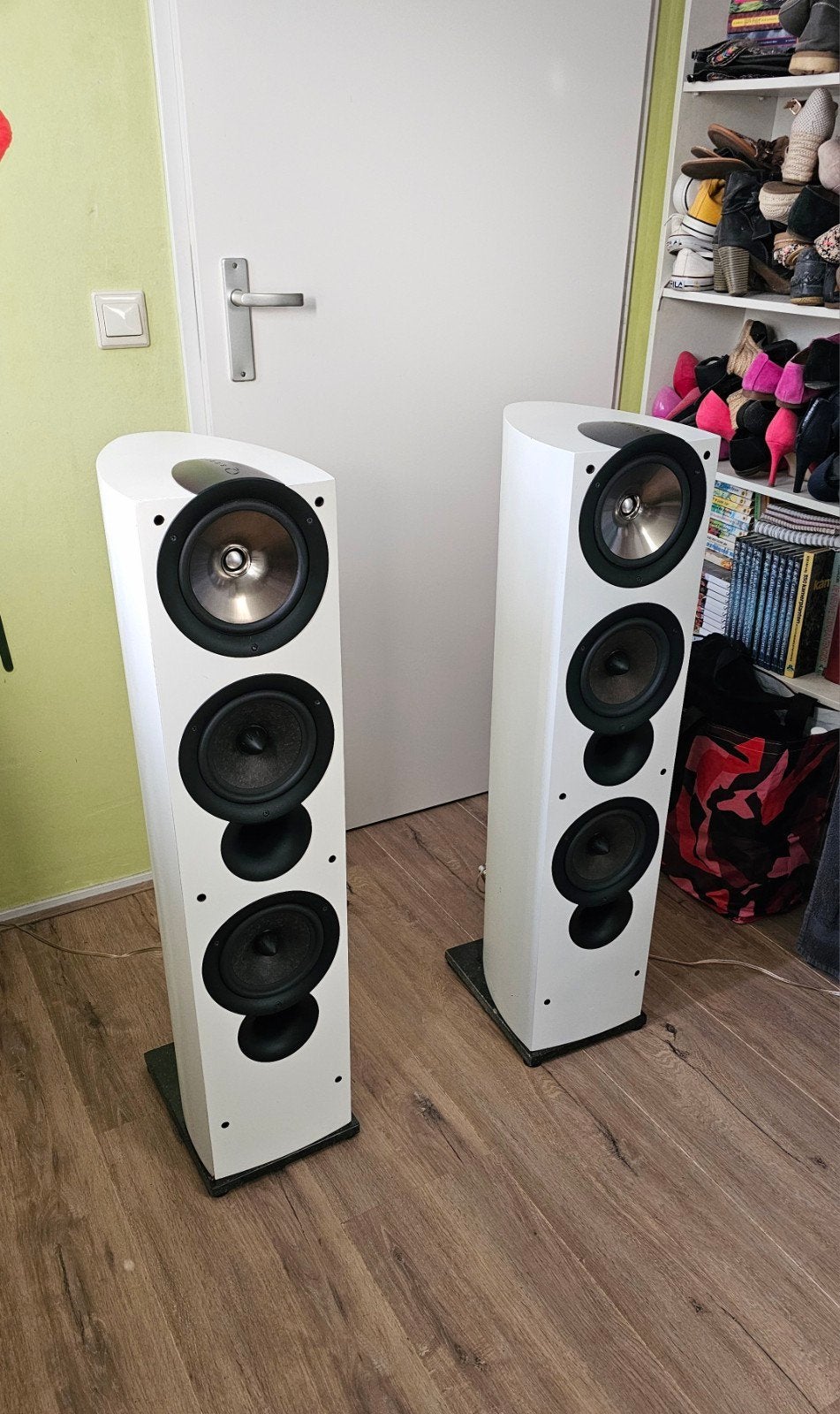 Een set KEF IQ9's in mooie staat.