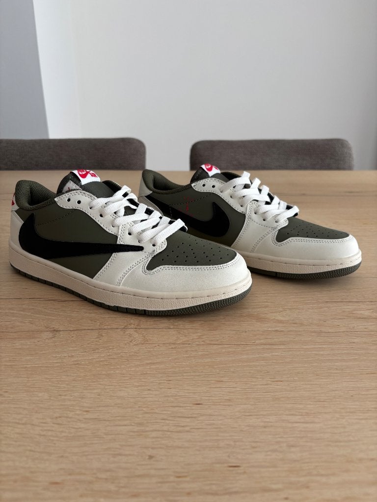 Nike Air Jordan 1 Low X Travis Scott Medium Olive schoenen, Overige kleuren, Nieuw, Ophalen of Verzenden, Sneakers of Gympen