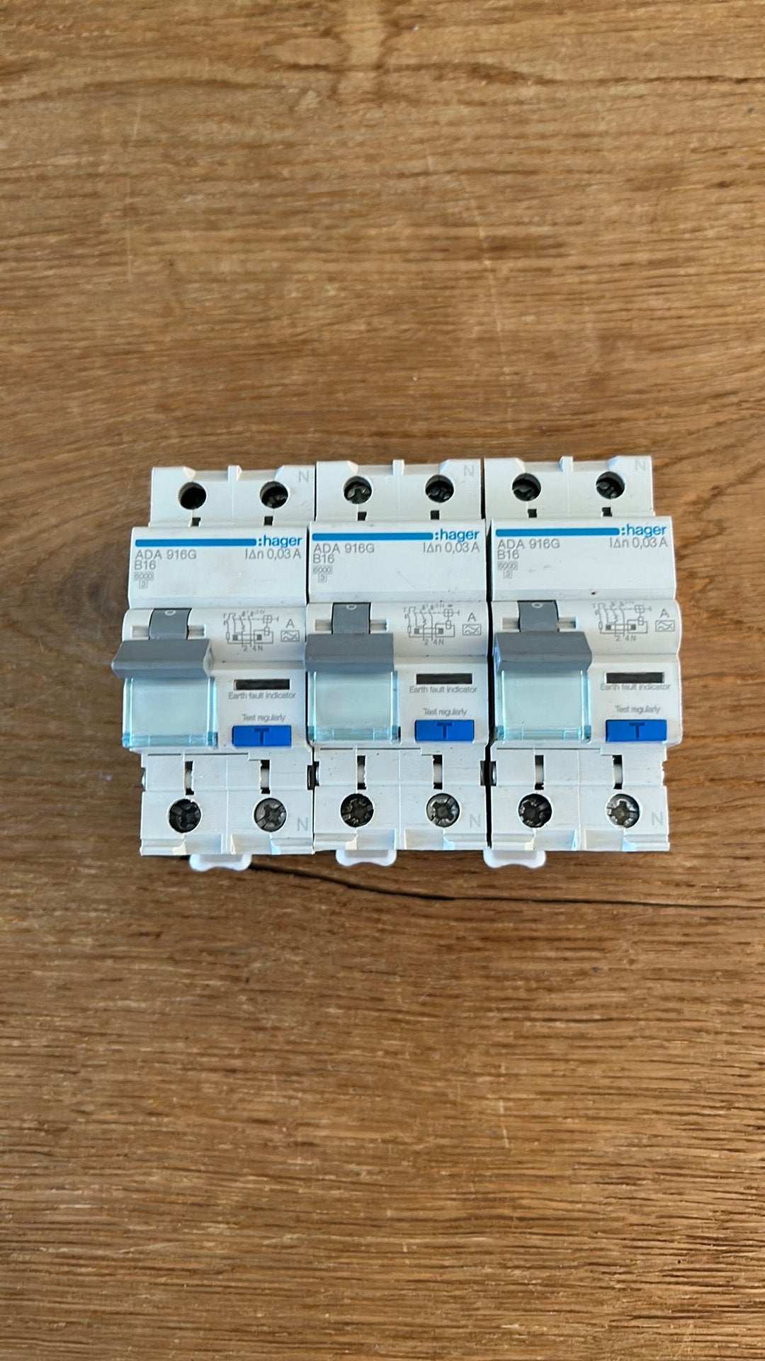 Hager - ADA916G - Aardlekautomaat B16 30mA, Doe-het-zelf en Verbouw, Ophalen of Verzenden, Zo goed als nieuw, Overige typen
