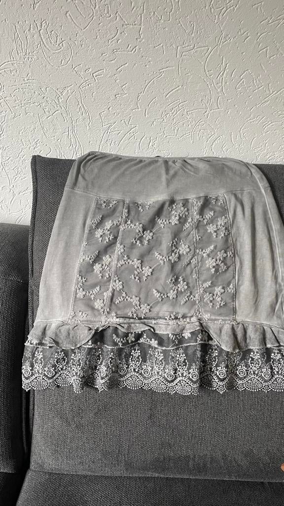 Grijs stretch rokje met kant - Maat 36/38, Kleding | Dames, Rokken, Ophalen of Verzenden, Gedragen, Grijs