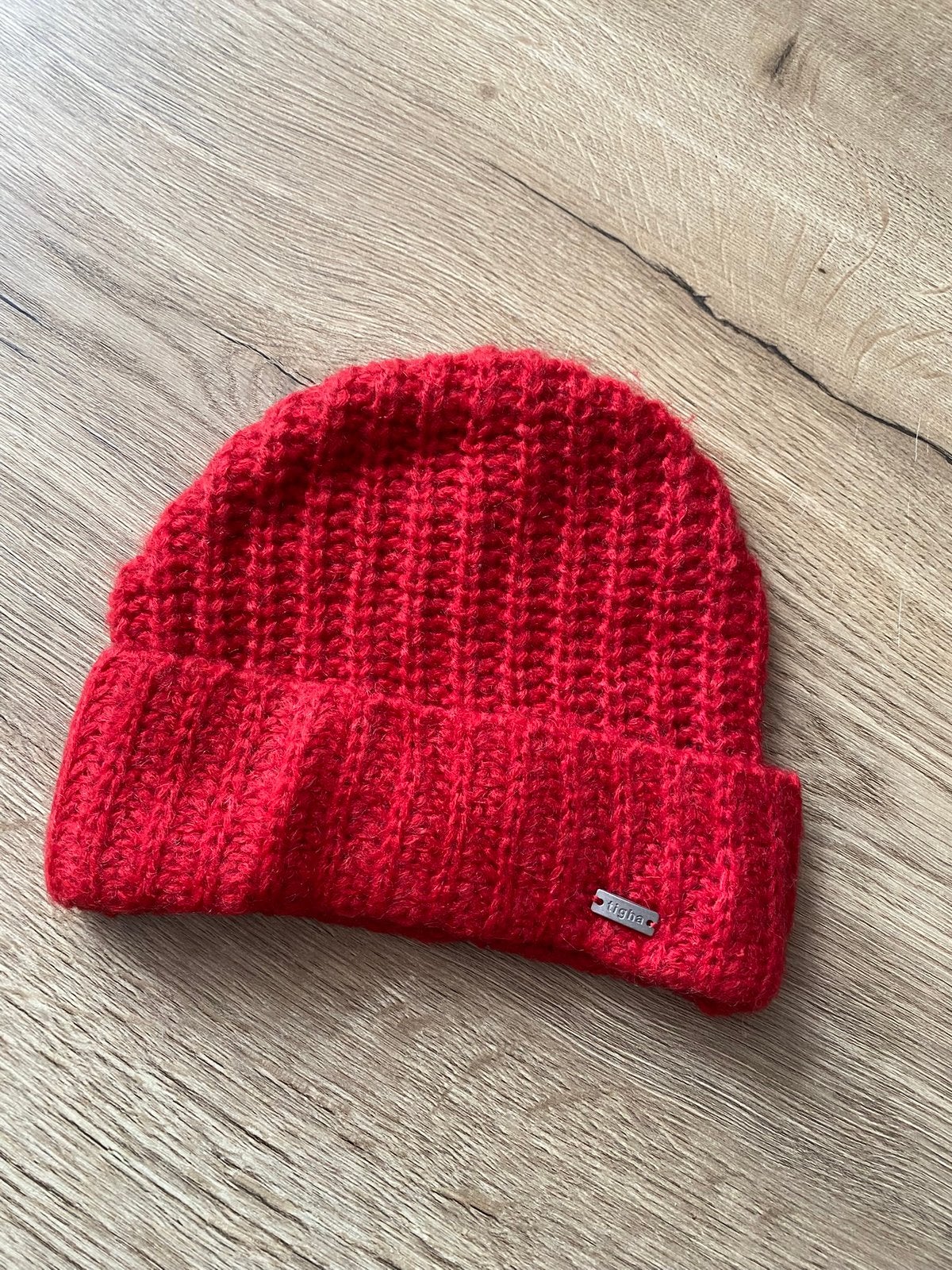 Tigha rode muts | Wol & mohair | One Size | Beanie, Kleding | Dames, Mutsen, Sjaals en Handschoenen, Ophalen of Verzenden, Zo goed als nieuw
