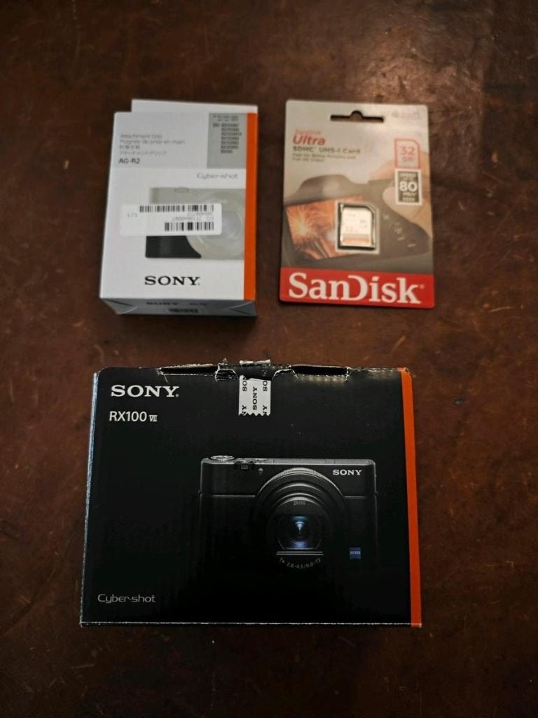 Foto 11 van Sony RX100 VII met accessoires in nieuwstaat