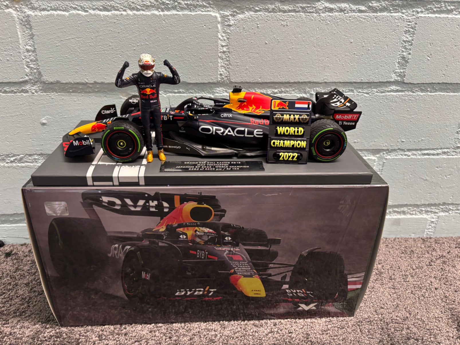 Max verstappen RB18 world champion 2022 1:18 model, Ophalen of Verzenden, Zo goed als nieuw, Formule 1