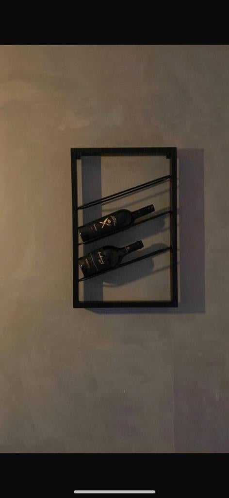 Wijnrek voor aan de muur, Ophalen, 50 tot 75 cm, Zo goed als nieuw, Minder dan 5 flessen