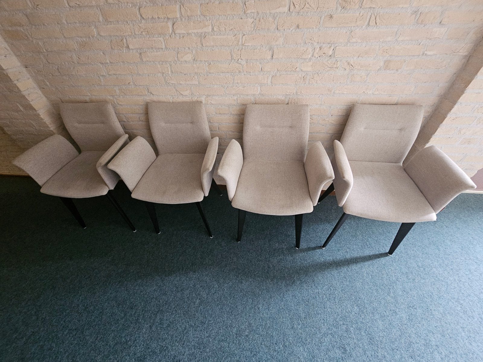 4 lichtgrijze eetkamerstoelen met stoffen bekleding, Ophalen, Gebruikt, Grijs, Stof