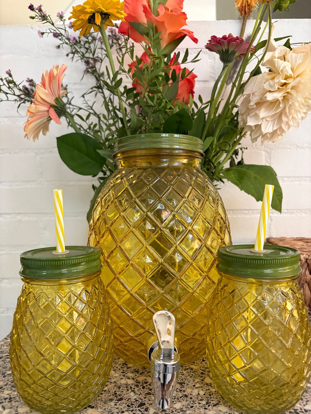 Ananas drankdispenser met 2 glazen, Geel, Ophalen of Verzenden, Zo goed als nieuw, Overige merken
