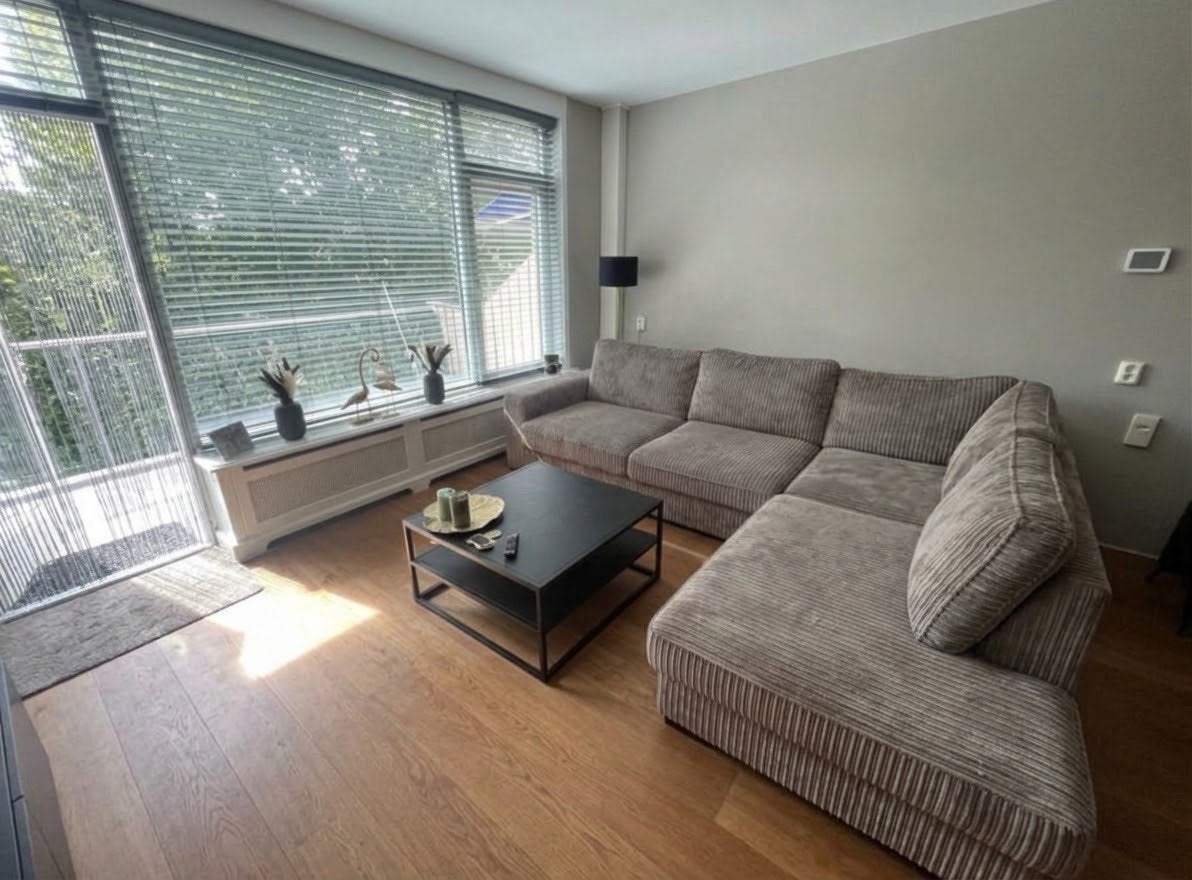 Hoekbank 1.5 jaar oud in nieuwstaat, Huis en Inrichting, Ophalen, Hoekbank, Zo goed als nieuw, Vierpersoons of meer