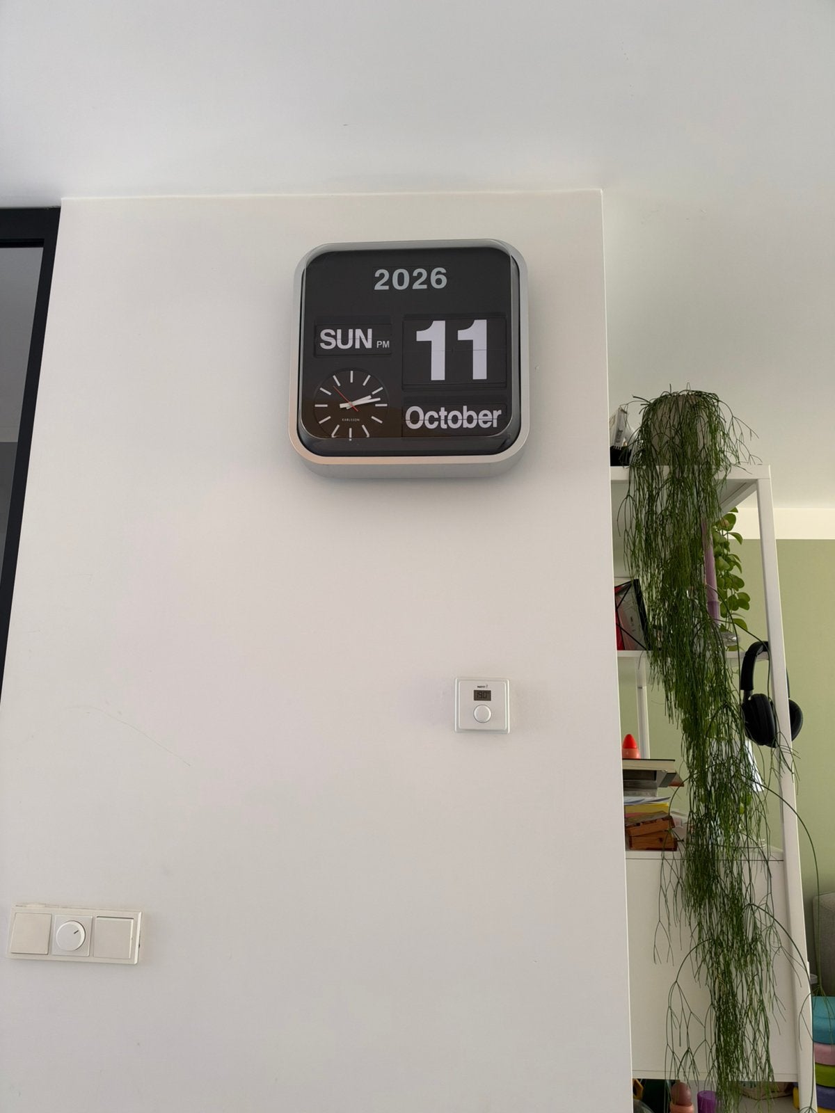 Karlsson Big Flip KA4202 – Design wandklok, Huis en Inrichting, Ophalen, Wandklok