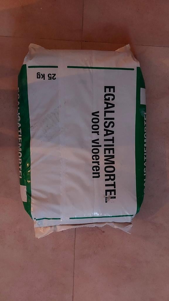 2 zakken egalisatiemortel Hornbach - ongebruikt, Doe-het-zelf en Verbouw, Vloerdelen en Plavuizen, Ophalen, Overige materialen