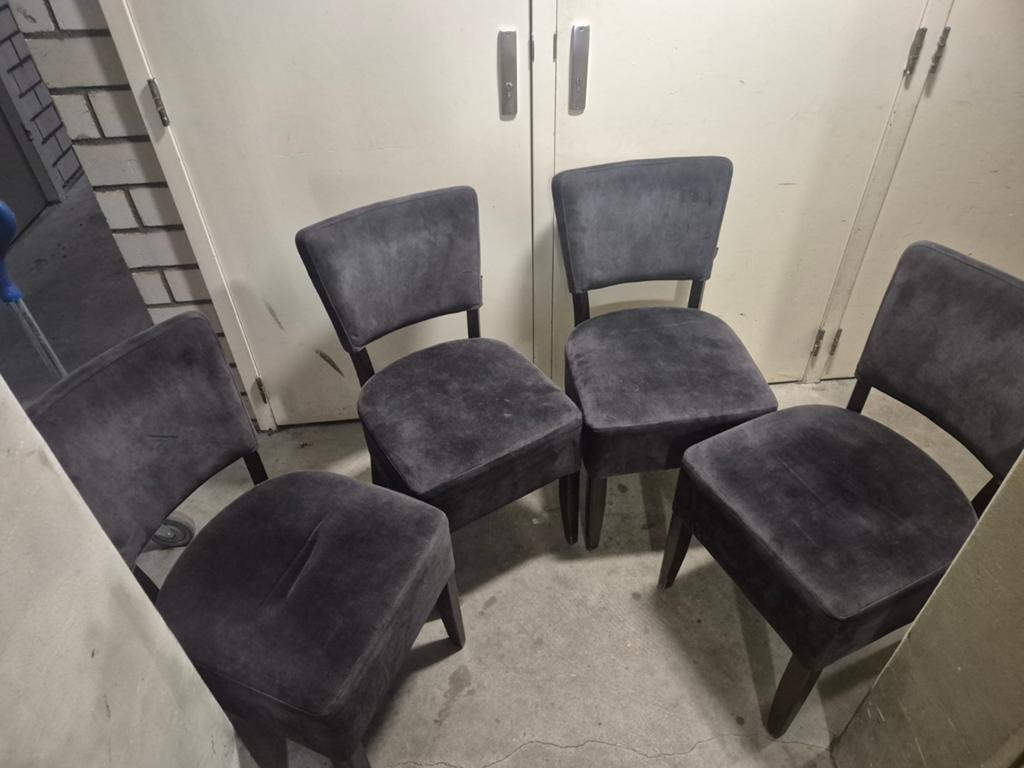 Set van 4 donkergrijze stoelen, Gebruikt, Ophalen of Verzenden, Vier, Tijdloos
