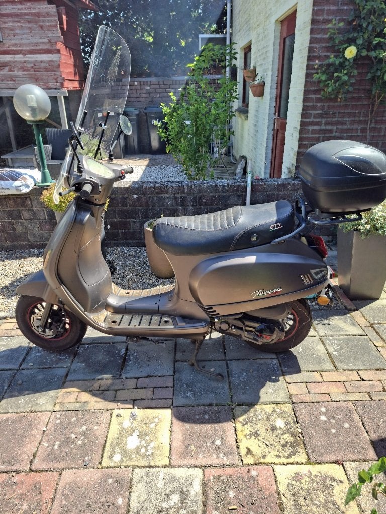 Toscana GTS scooter - Goed onderhouden met topkoffer, Gebruikt, Benzine, Ophalen, Overige merken